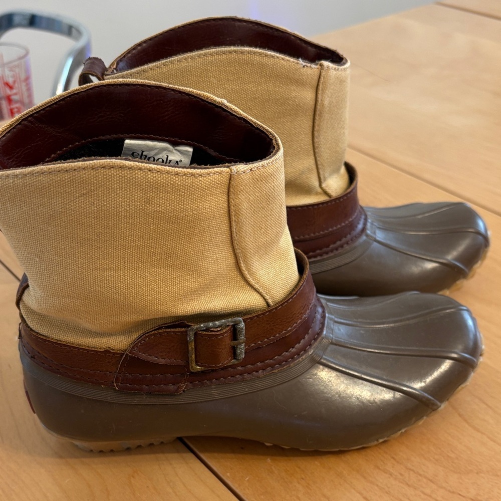 Chooka Women’s Fashion Duck Boots featuring Canvas Shaft. Size 6